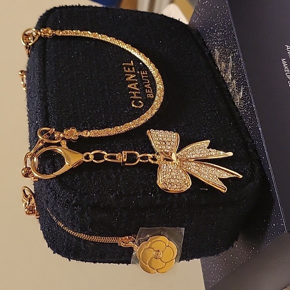 Chanel Beaute POUCH - Picture 7 of 14